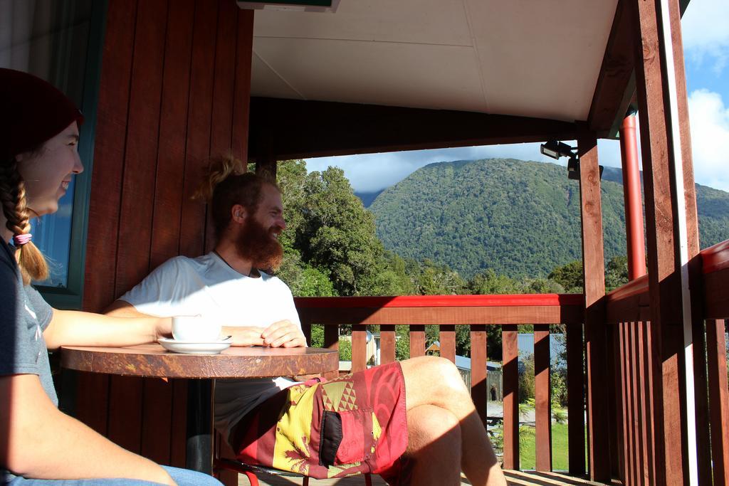 Fox Glacier Pod Hostel & Inn Exterior photo
