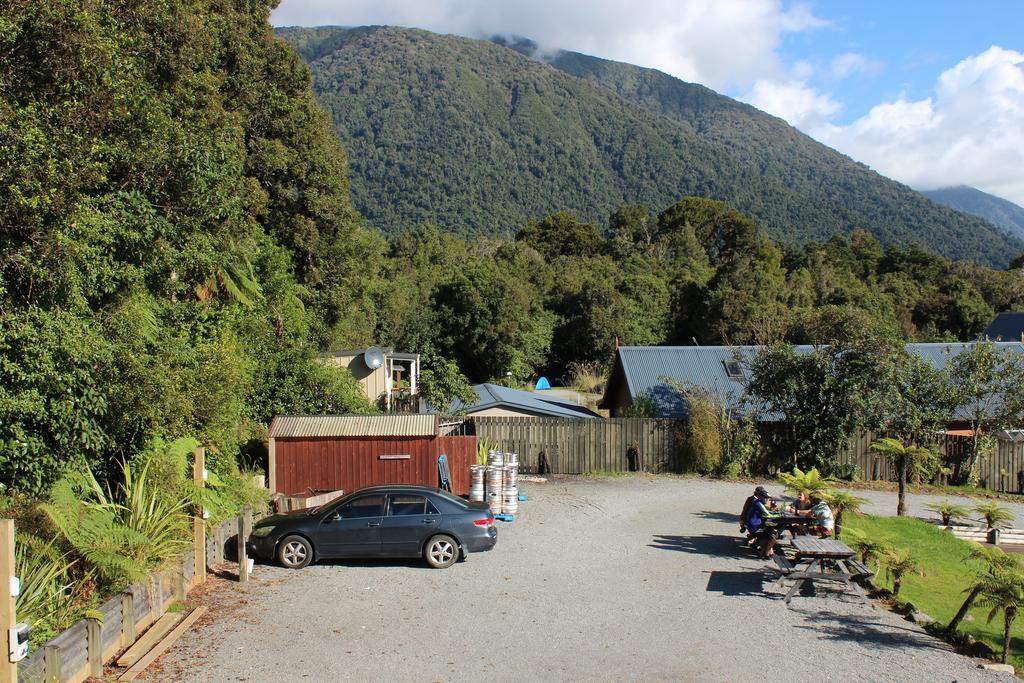 Fox Glacier Pod Hostel & Inn Exterior photo